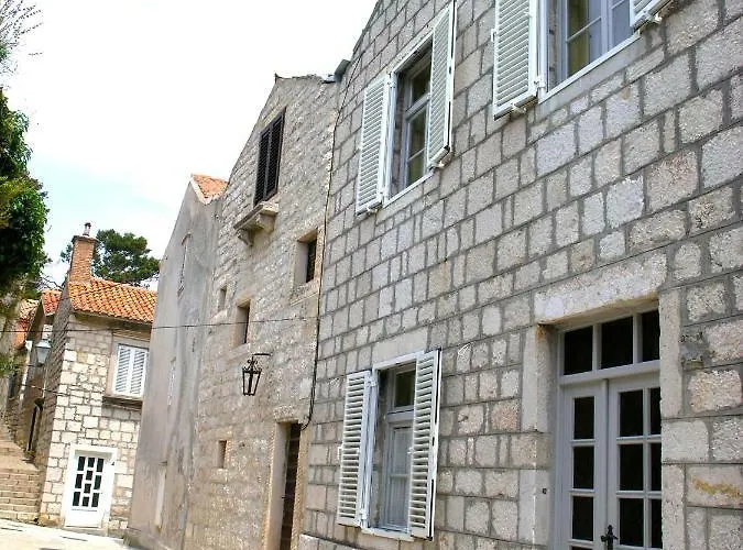 펜션 Lija Center